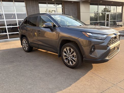 Used 2022 Toyota RAV4 XLE Premium image 2