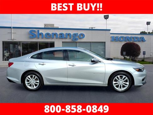 Used 2018 Chevrolet Malibu LT image 2