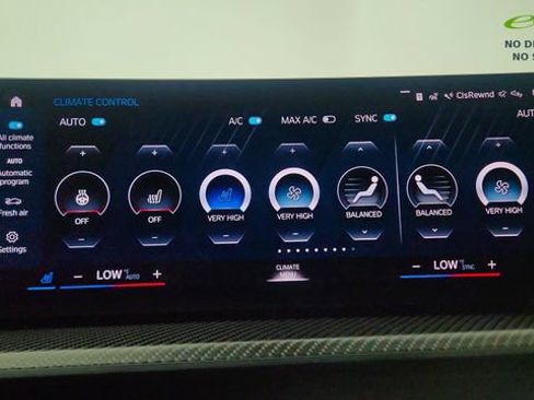 Used 2023 BMW XM AWD/4WD image 48