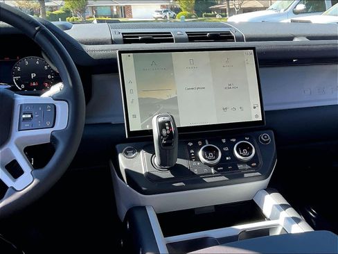 New 2026 Land Rover Defender 110 X-Dynamic SE image 9