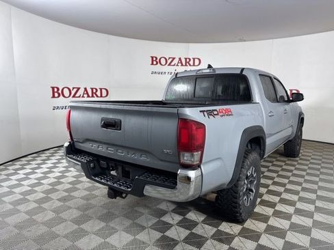 Used 2018 Toyota Tacoma TRD Off-Road image 8