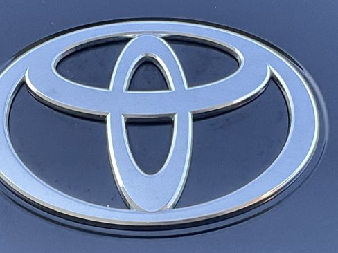 Used 2025 Toyota Camry LE image 6