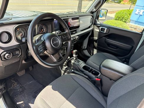 Used 2024 Jeep Wrangler Unlimited Sport AWD/4WD image 15