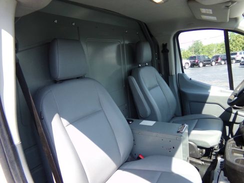 Used 2018 Ford Transit 150 130 Low Roof RWD image 18