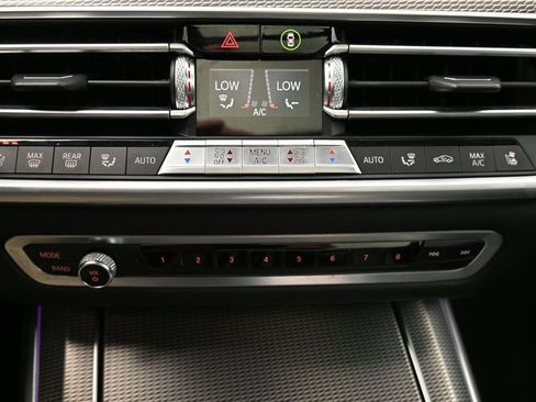 Used 2019 BMW X5 xDrive50i w/ M Sport Package AWD/4WD image 19