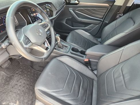 Used 2024 Volkswagen Jetta SEL FWD image 2