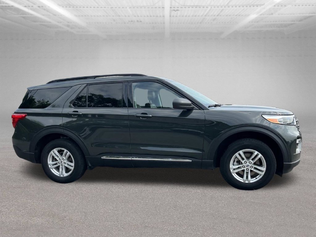 Used 2024 Ford Explorer XLT w/ Equipment Group 202A AWD/4WD image 12