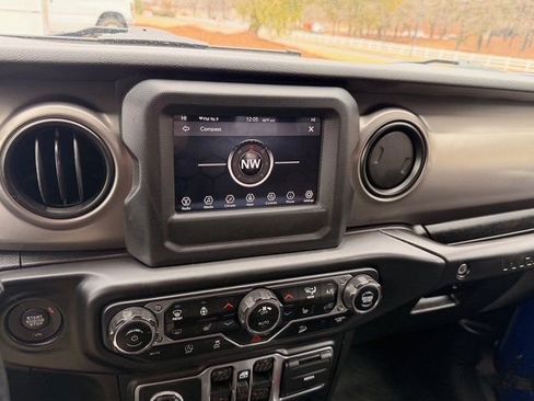 Used 2019 Jeep Wrangler Unlimited Sport S image 3