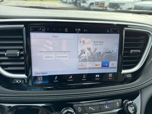 New 2026 Chrysler Pacifica Select image 28