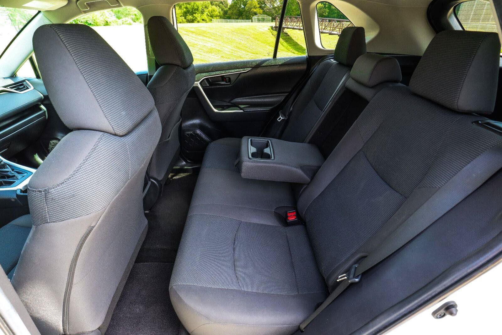 Used 2020 Toyota RAV4 LE FWD image 31