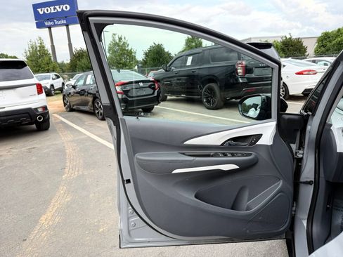 Used 2020 Chevrolet Bolt LT FWD image 15