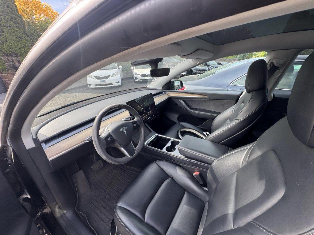 Used 2022 Tesla Model Y Long Range AWD/4WD image 3