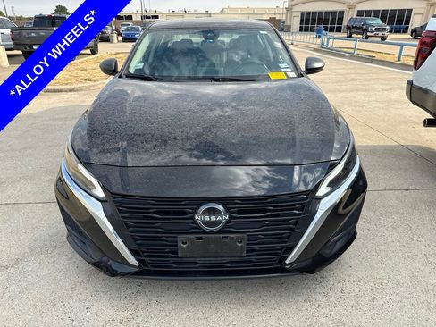 Used 2024 Nissan Altima 2.5 SV FWD image 2