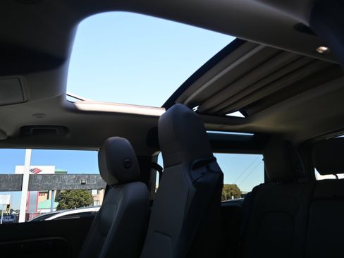 Used 2021 Land Rover Defender 90 First Edition image 44