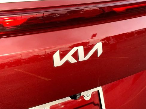 Used 2025 Kia Carnival FWD image 31