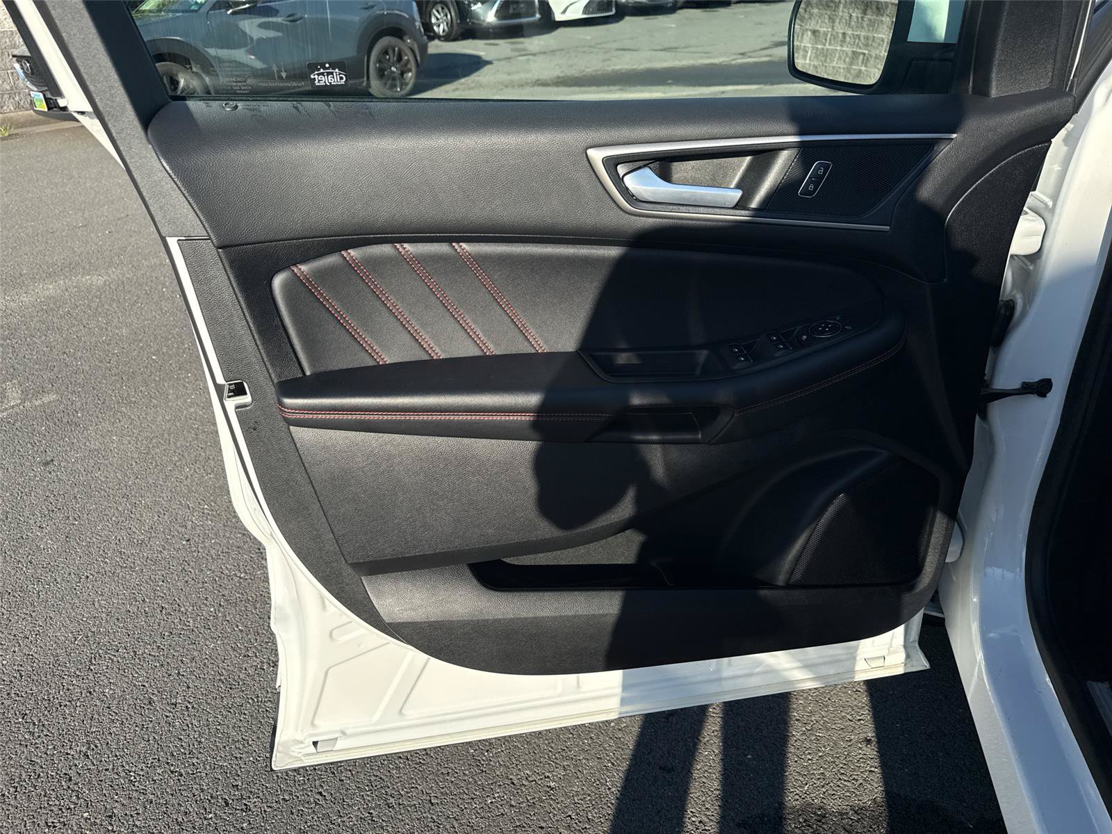 Used 2022 Ford Edge ST-Line w/ Class II Trailer Tow Package AWD/4WD image 15