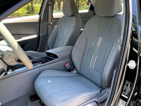 Used 2022 Hyundai Elantra SEL FWD image 18