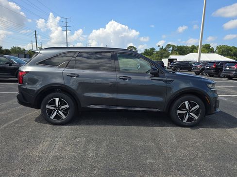 Used 2023 Kia Sorento EX w/ Panoramic Sunroof Package FWD image 3