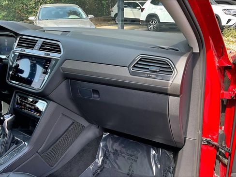 Certified 2023 Volkswagen Tiguan SE w/ Panoramic Sunroof Package image 19
