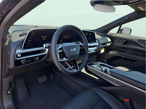 New 2024 Cadillac Lyriq Luxury image 19