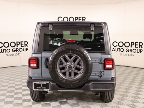Used 2025 Jeep Wrangler Sport AWD/4WD image 20