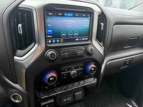 Used 2021 Chevrolet Silverado 1500 RST image 12