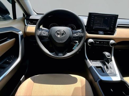 Used 2022 Toyota RAV4 LE FWD image 6