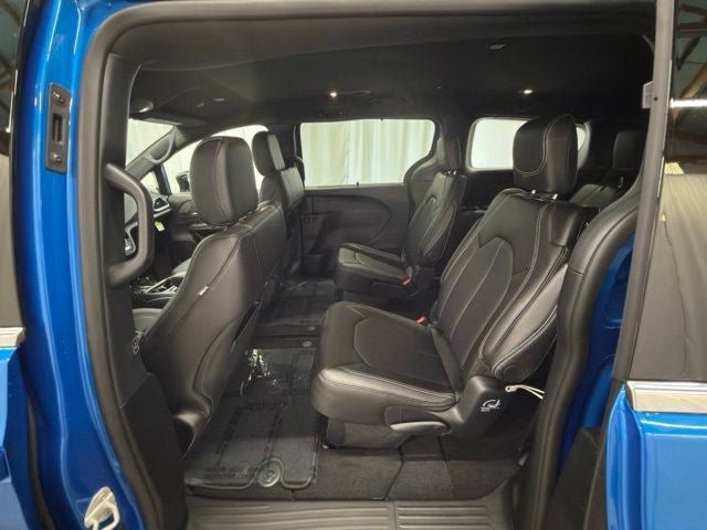 New 2027 Chrysler Pacifica Select FWD image 20
