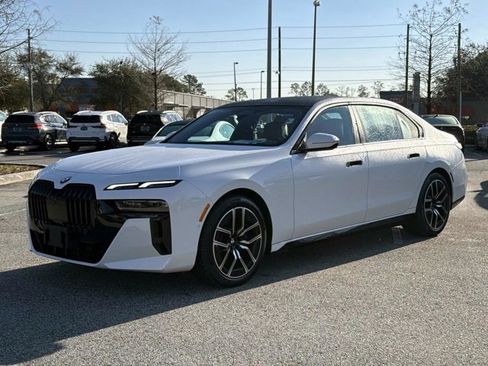 Used 2023 BMW 740i image 7