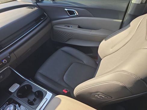 New 2026 Kia Carnival EX FWD image 15