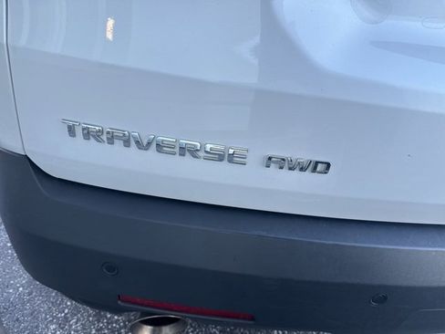 Used 2020 Chevrolet Traverse LT image 12