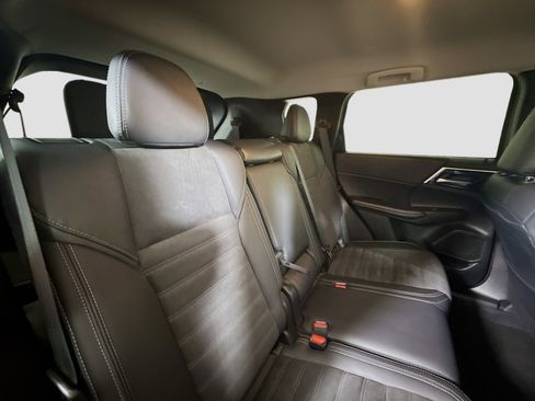 Used 2024 Mitsubishi Outlander SE image 27