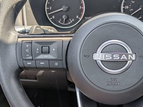 Used 2023 Nissan Rogue SV FWD image 19