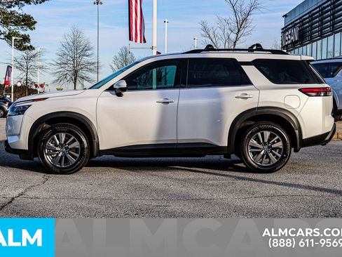 Certified 2025 Nissan Pathfinder SV image 9