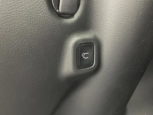 New 2025 Jeep Compass Latitude w/ Sun & Sound Group image 15