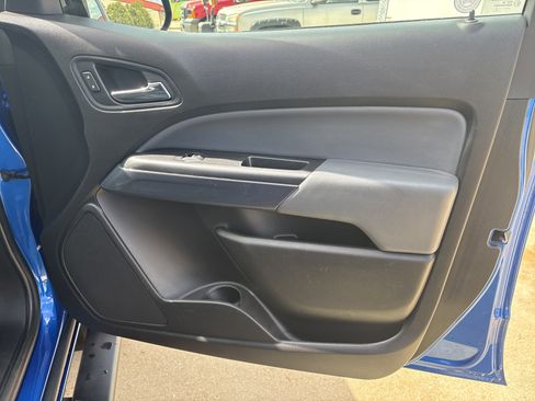 Used 2018 Chevrolet Colorado Z71 AWD/4WD image 17