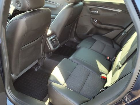 Used 2015 Chevrolet Impala LT w/ Convenience Package image 25