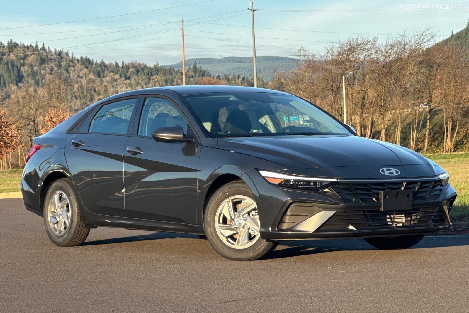 Used 2026 Hyundai Elantra SE FWD image 1
