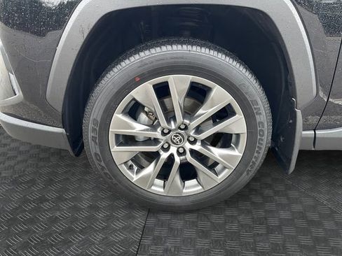 Used 2023 Toyota RAV4 XLE Premium image 14