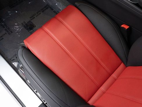 New 2025 Bentley Bentayga V8 image 18