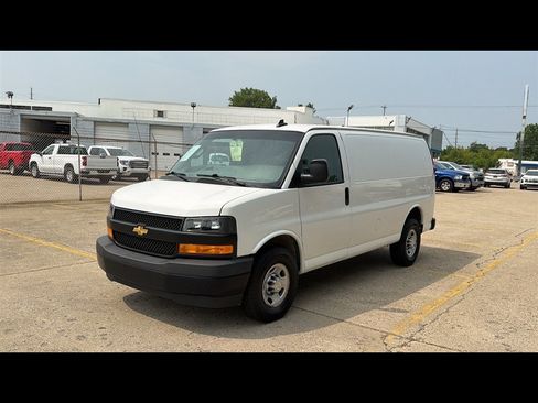Used 2021 Chevrolet Express 2500 w/ Driver Convenience Package RWD image 2
