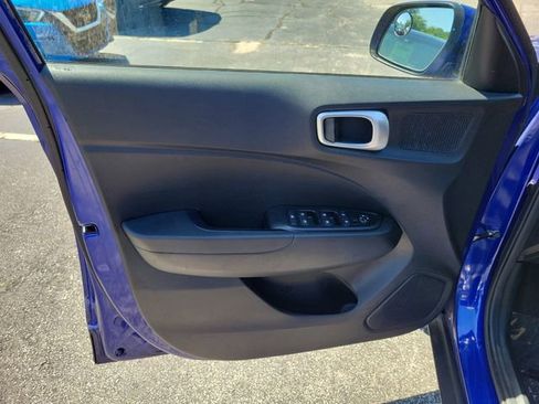 Used 2020 Hyundai Venue SE FWD image 7