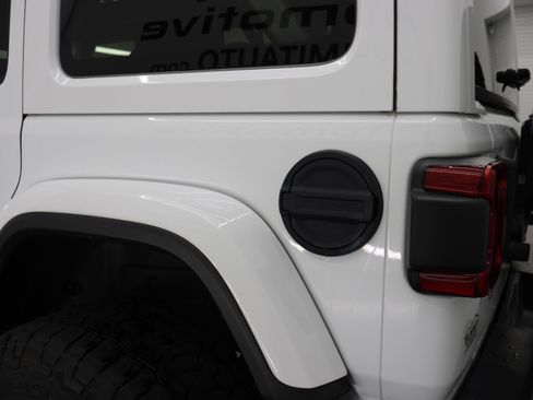 Used 2019 Jeep Wrangler Unlimited Sahara AWD/4WD image 28