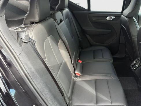 Used 2025 Volvo XC40 B5 Plus image 17