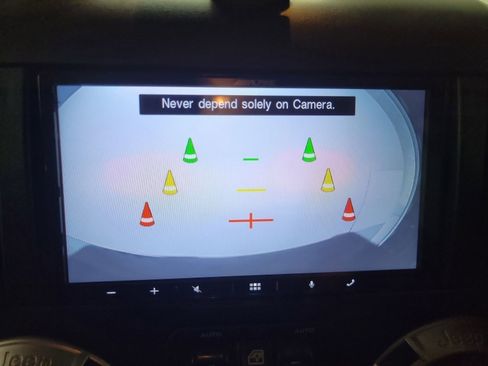 Used 2016 Jeep Wrangler Unlimited Rubicon w/ Connectivity Group image 23