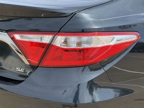 Used 2015 Toyota Camry SE w/ Moonroof Package image 7