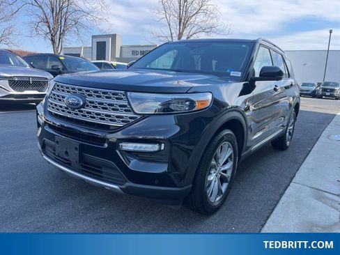 Certified 2022 Ford Explorer Limited w/ Equipment Group 301A image 3