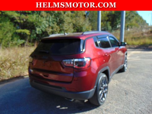 Certified 2021 Jeep Compass Latitude image 12