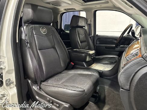 Used 2013 Cadillac Escalade Platinum image 15