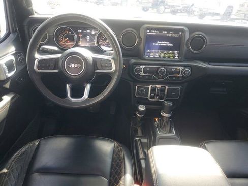 Used 2023 Jeep Gladiator Overland image 9